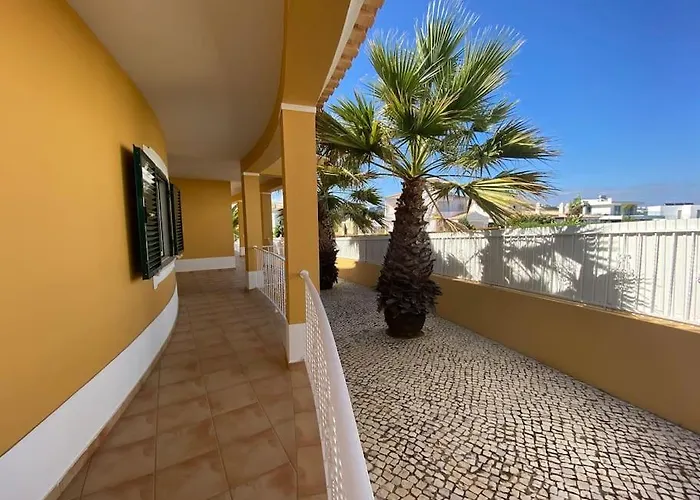 Vila Rafaela Com Piscina Albufeira