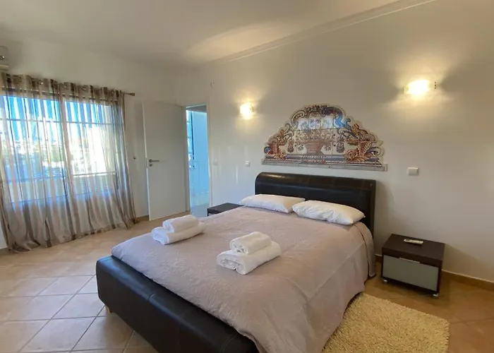 Rafaela Com Piscina Albufeira