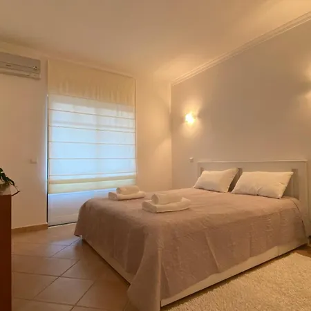 Rafaela Com Piscina Villa Albufeira