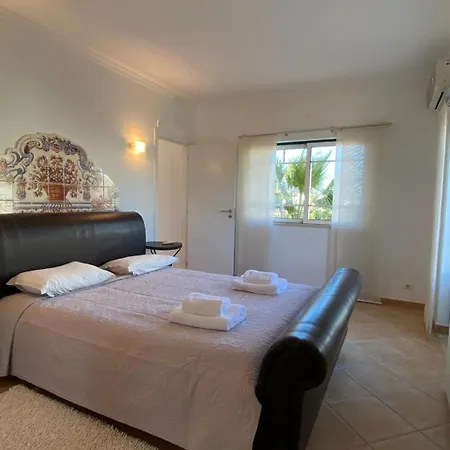 Rafaela Com Piscina Albufeira