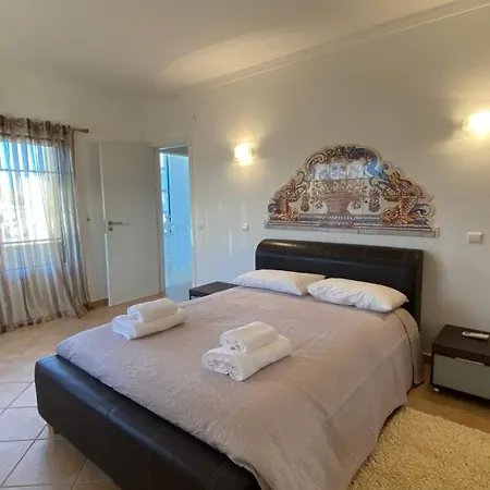 Rafaela Com Piscina Albufeira