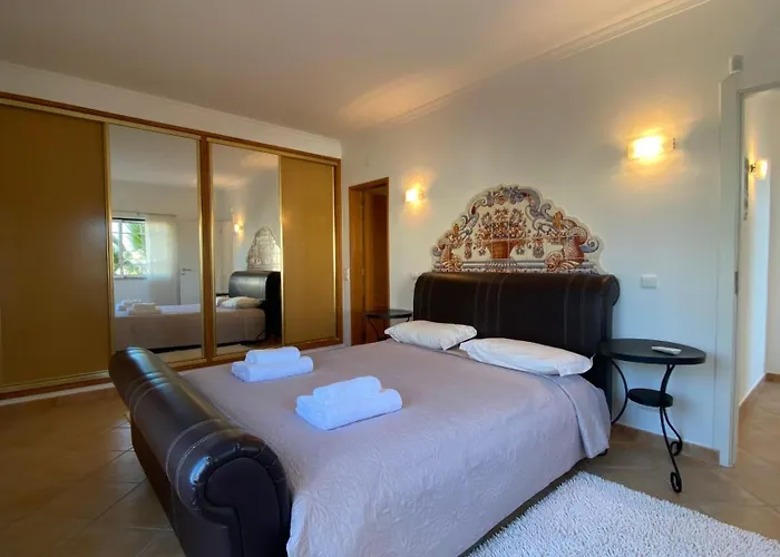 Rafaela Com Piscina Villa Albufeira