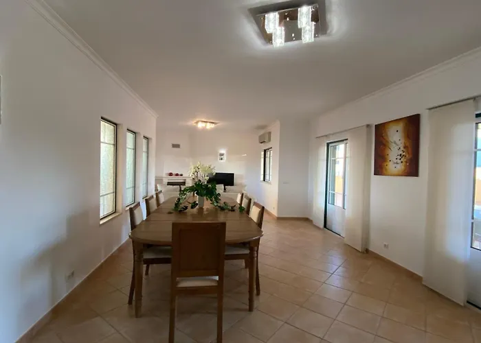 Rafaela Com Piscina Albufeira